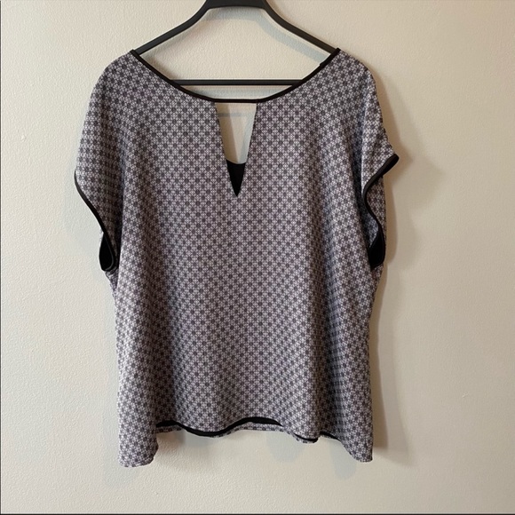 Pennington’s Michel Studio Patterned Blouse - Picture 3 of 5